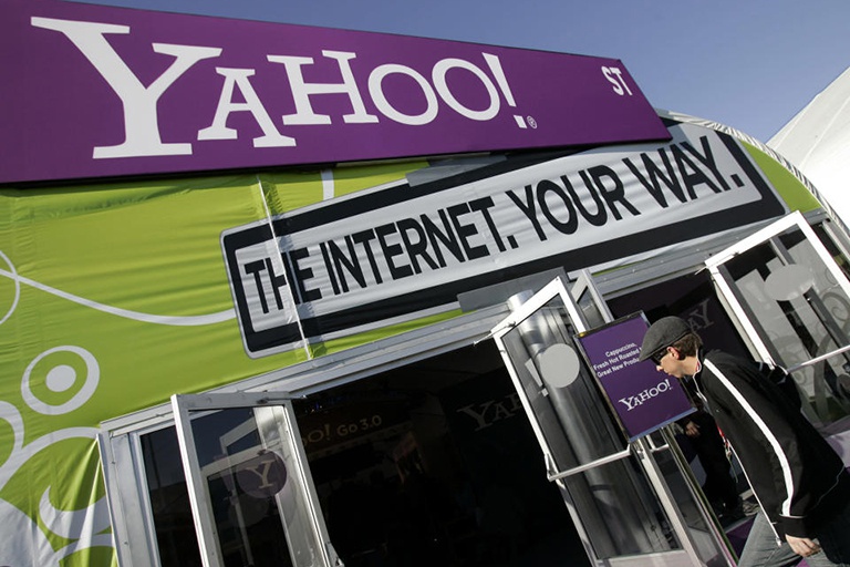 Verizon bán lỗ AOL và Yahoo!